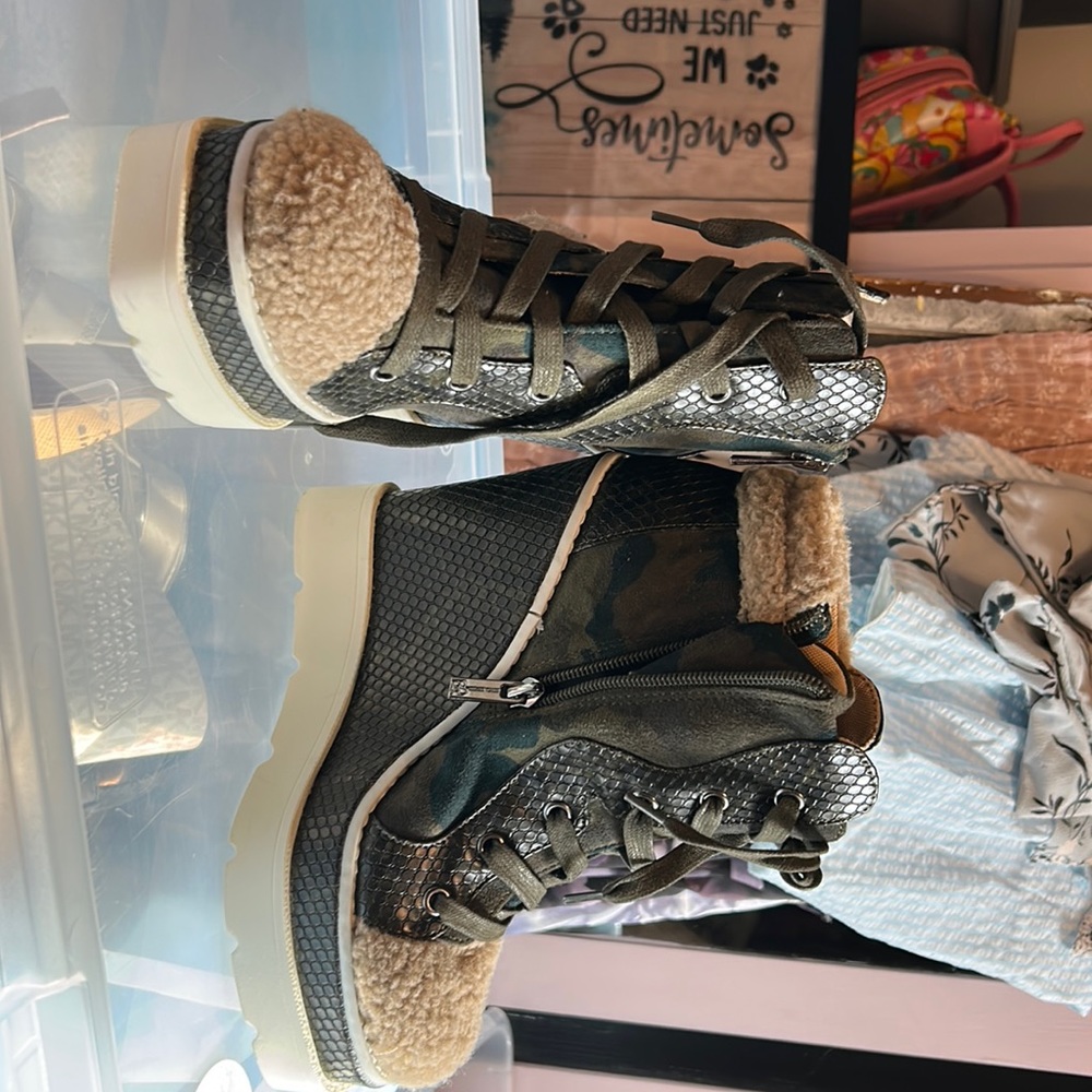 Jessica Simpson camp boots